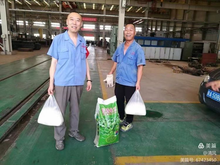 乐动(中国)工会给一线车间职工送清凉